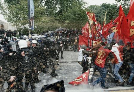Neredi za Praznik rada: Turska policija suzavcem na povorku, u Grčkoj prosvjednici tražili veće plaće